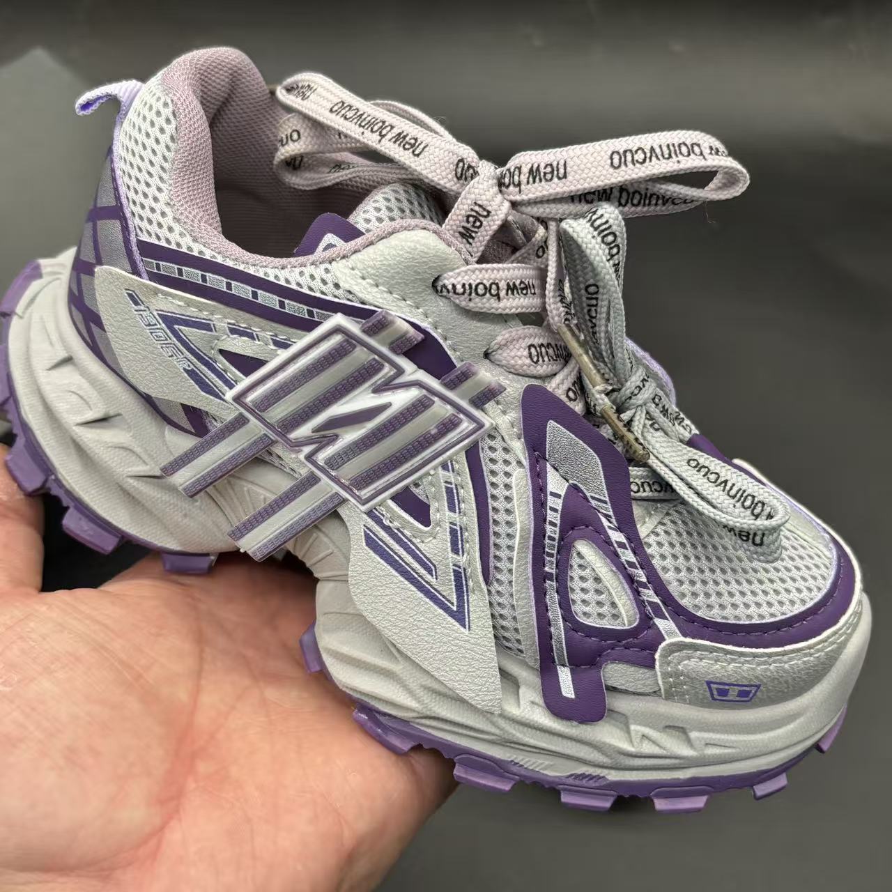 Children's shoes child